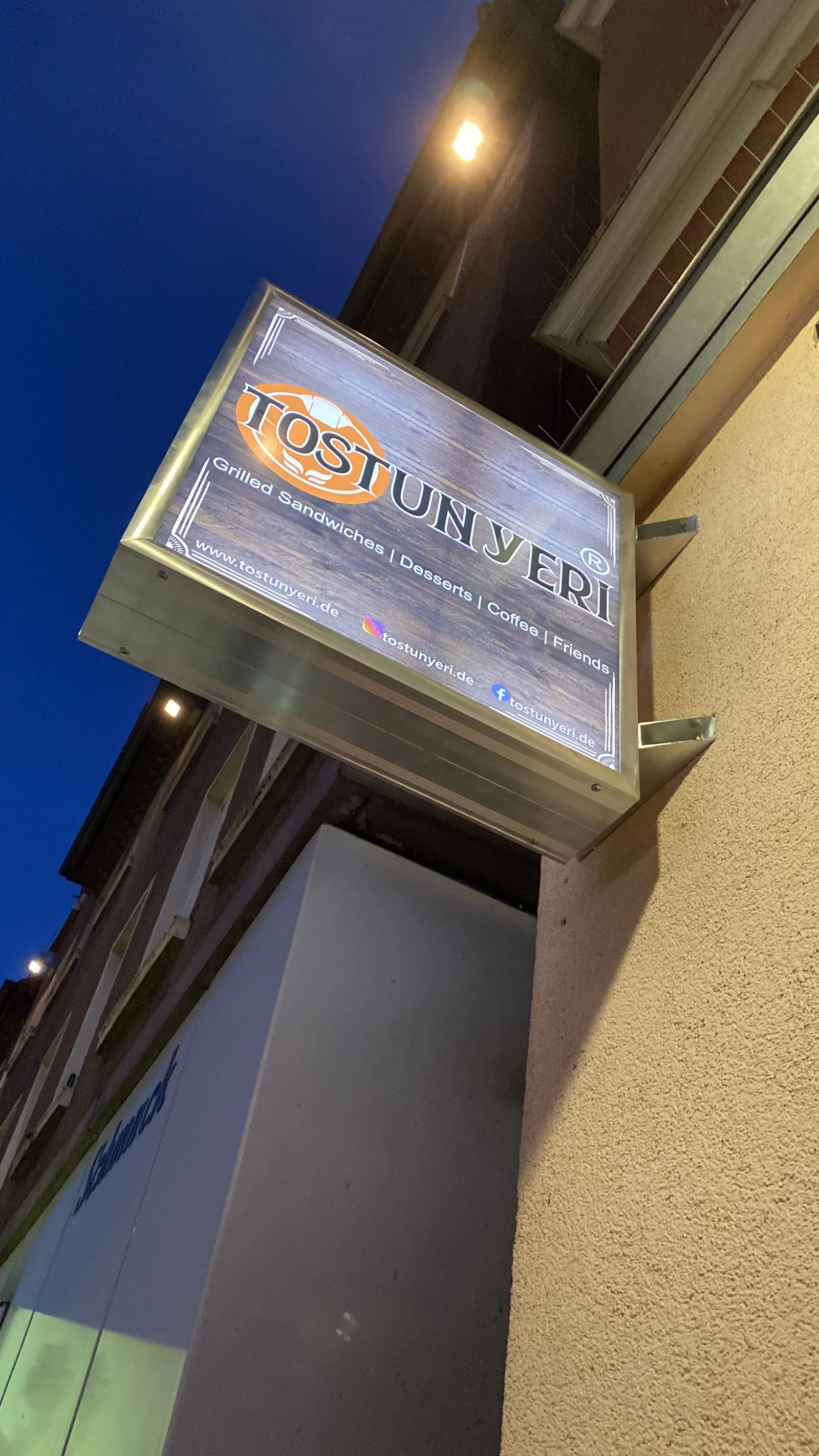 Ausleger, beidseitig beleuchtet