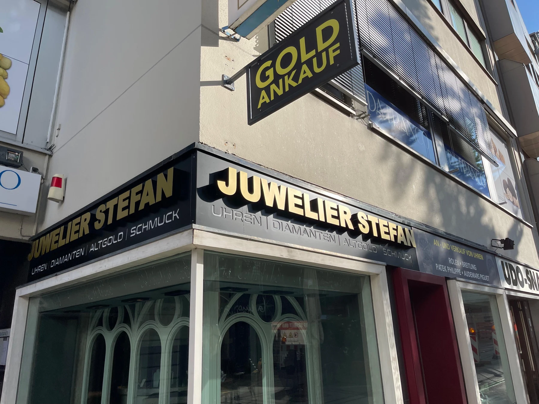 Juwelier Stefan: Lichtwerbung am Ladengeschäft in Stuttgart